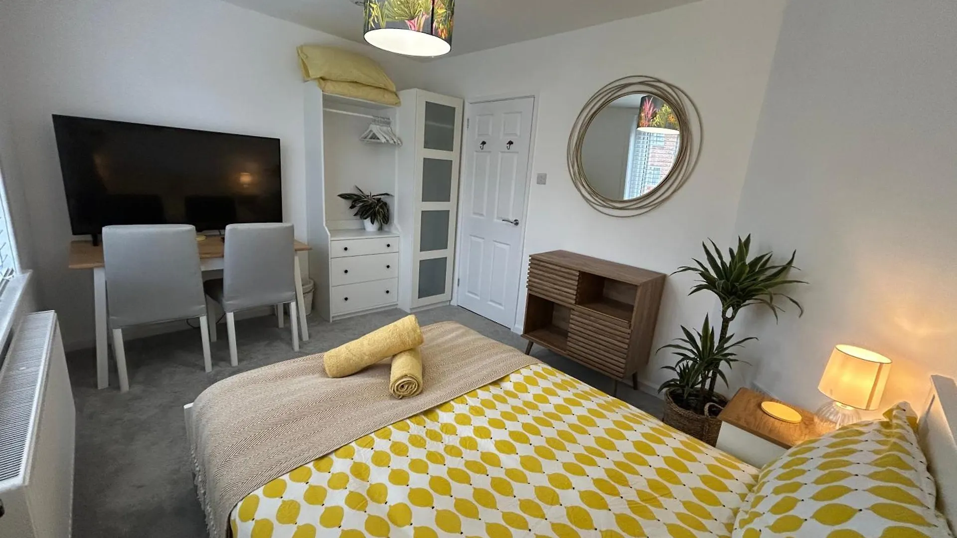 Urban Escape Entire Apartment Near Uni And Hospital Southampton