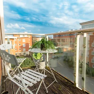 https://capri-house.cardiffhotelswales.com