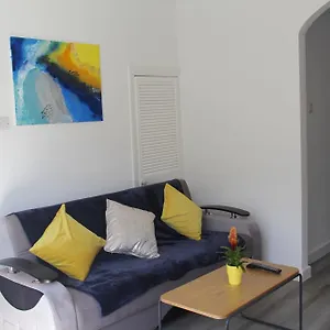 https://gresham-home-great-location-close-to-excel.cambridgehotelsuk.com