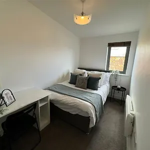 Apartment Central Ocean Village W Parking 6beds, Southampton
