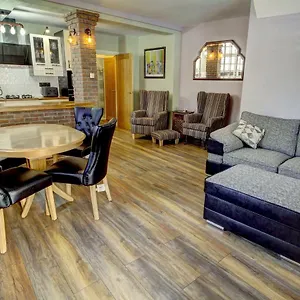 https://the-old-joiners-shop-whitby.yorkshirehotels.net